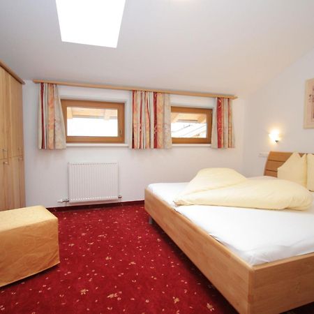 Charming Apartment In Uderns With Balcony المظهر الخارجي الصورة