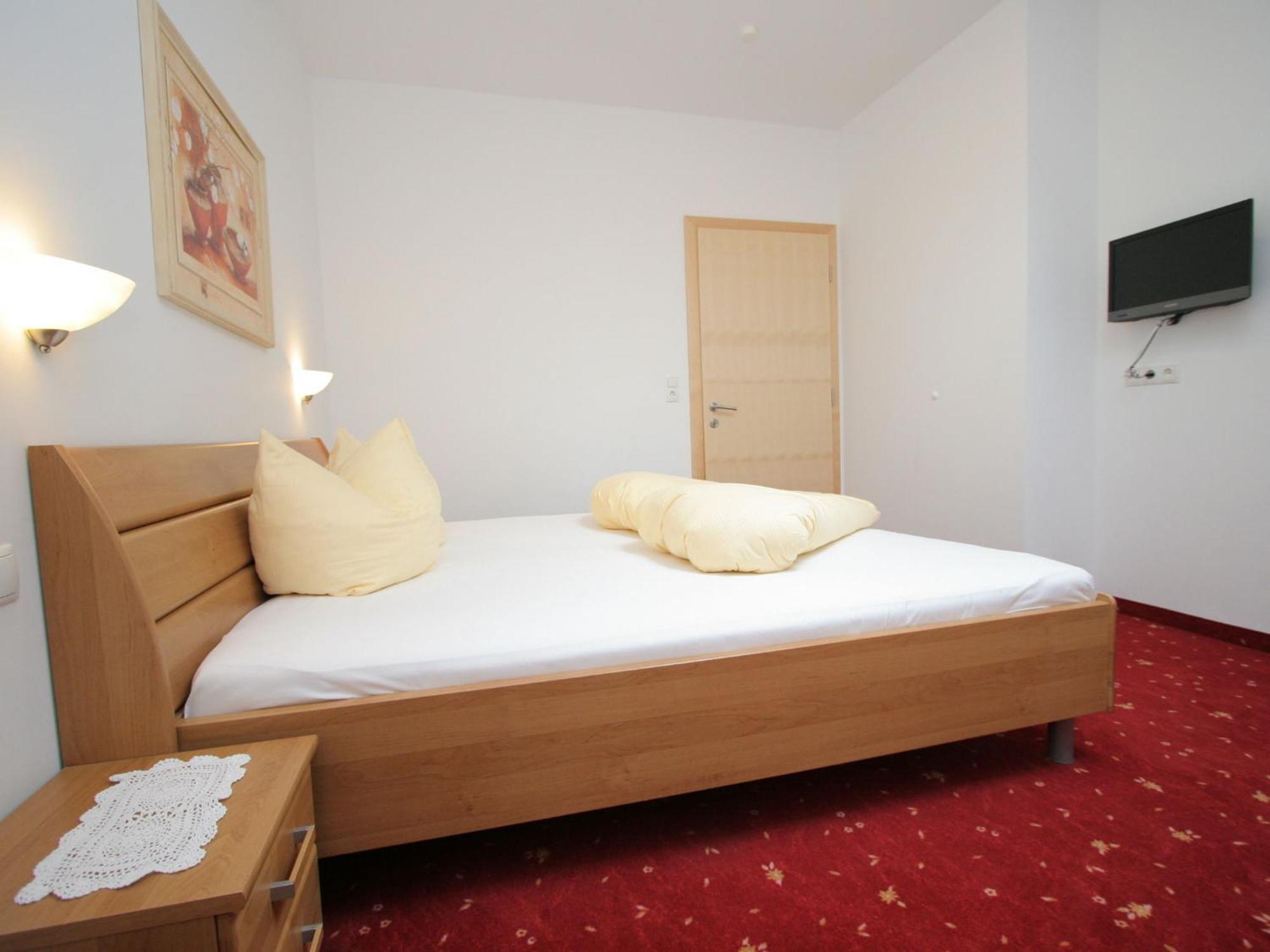 Charming Apartment In Uderns With Balcony المظهر الخارجي الصورة