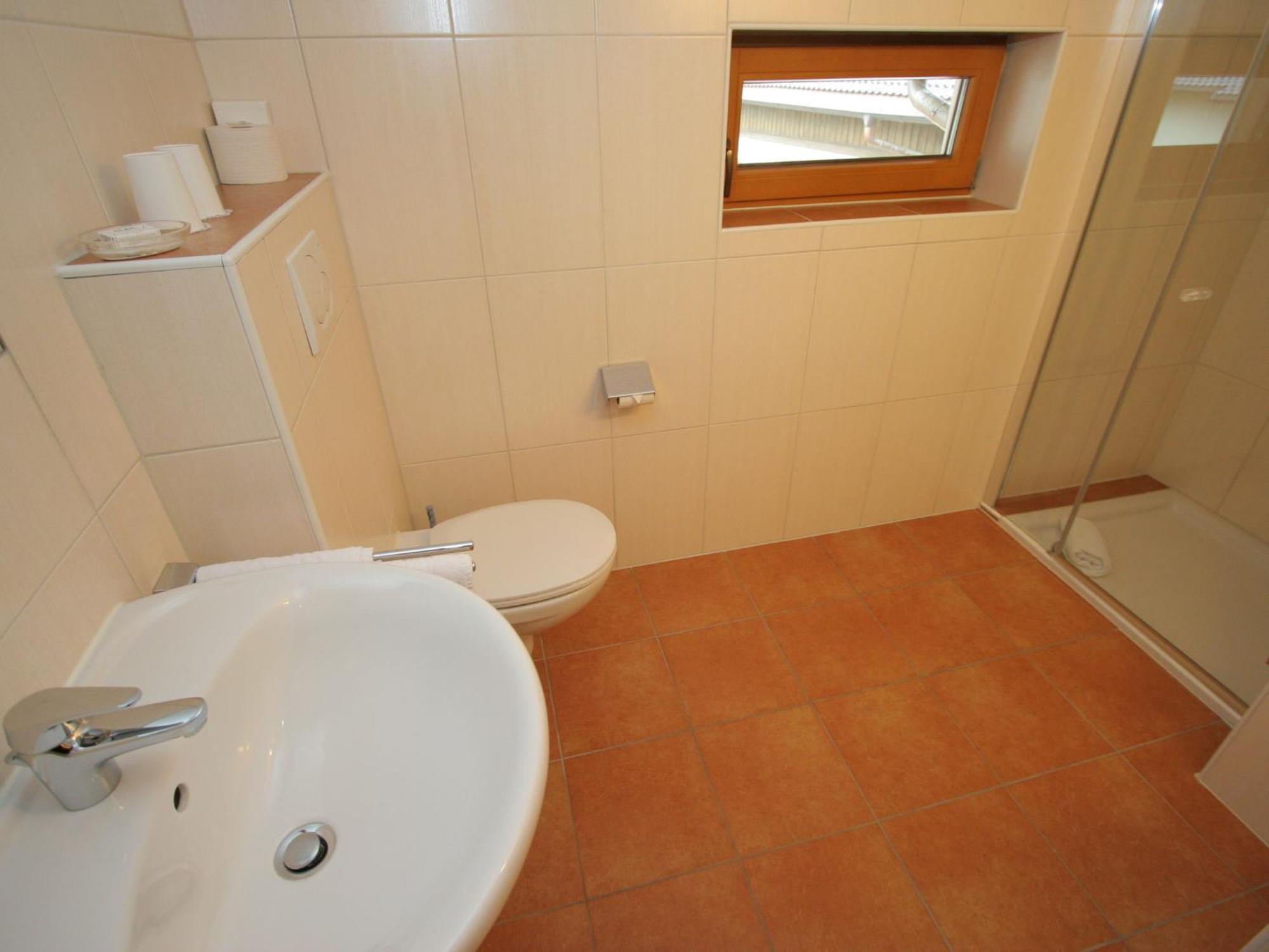 Charming Apartment In Uderns With Balcony المظهر الخارجي الصورة