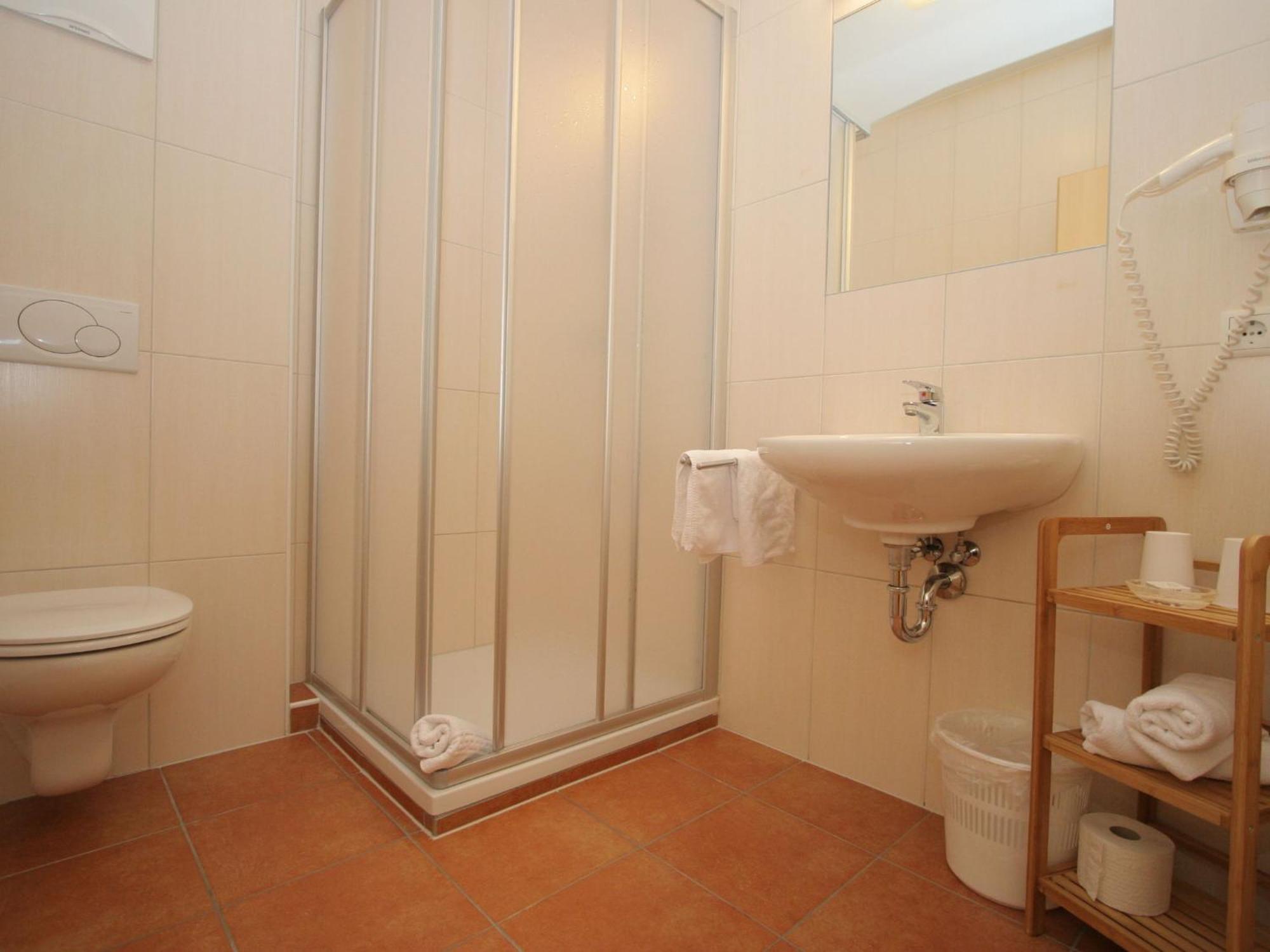 Charming Apartment In Uderns With Balcony المظهر الخارجي الصورة
